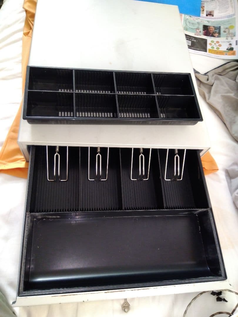 標本箱 鍵付き 白 金属製　Cash Register Drawer