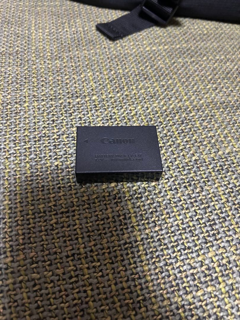 [訳あり]キャノン canon eoskiss x9 ダブルズームレンズキット