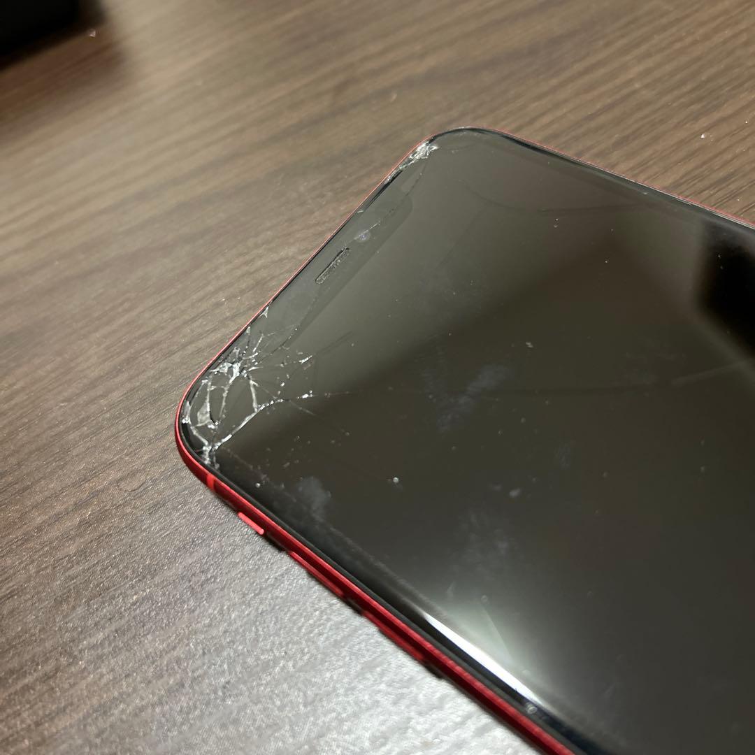 iPhone 11 (PRODUCT)RED 本体 画面ひび割れあり