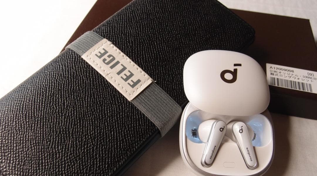 ⭐️お得⭐️Anker Liberty4白＋コンパクト財布