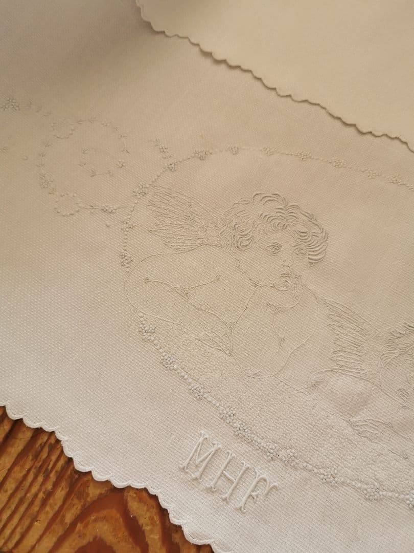 アンティークスイス 精緻なアペンツェル刺繍レース ラファエロの天使 リネンクロス