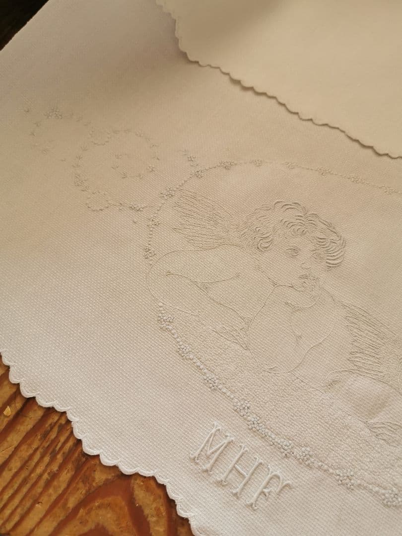 アンティークスイス 精緻なアペンツェル刺繍レース ラファエロの天使 リネンクロス