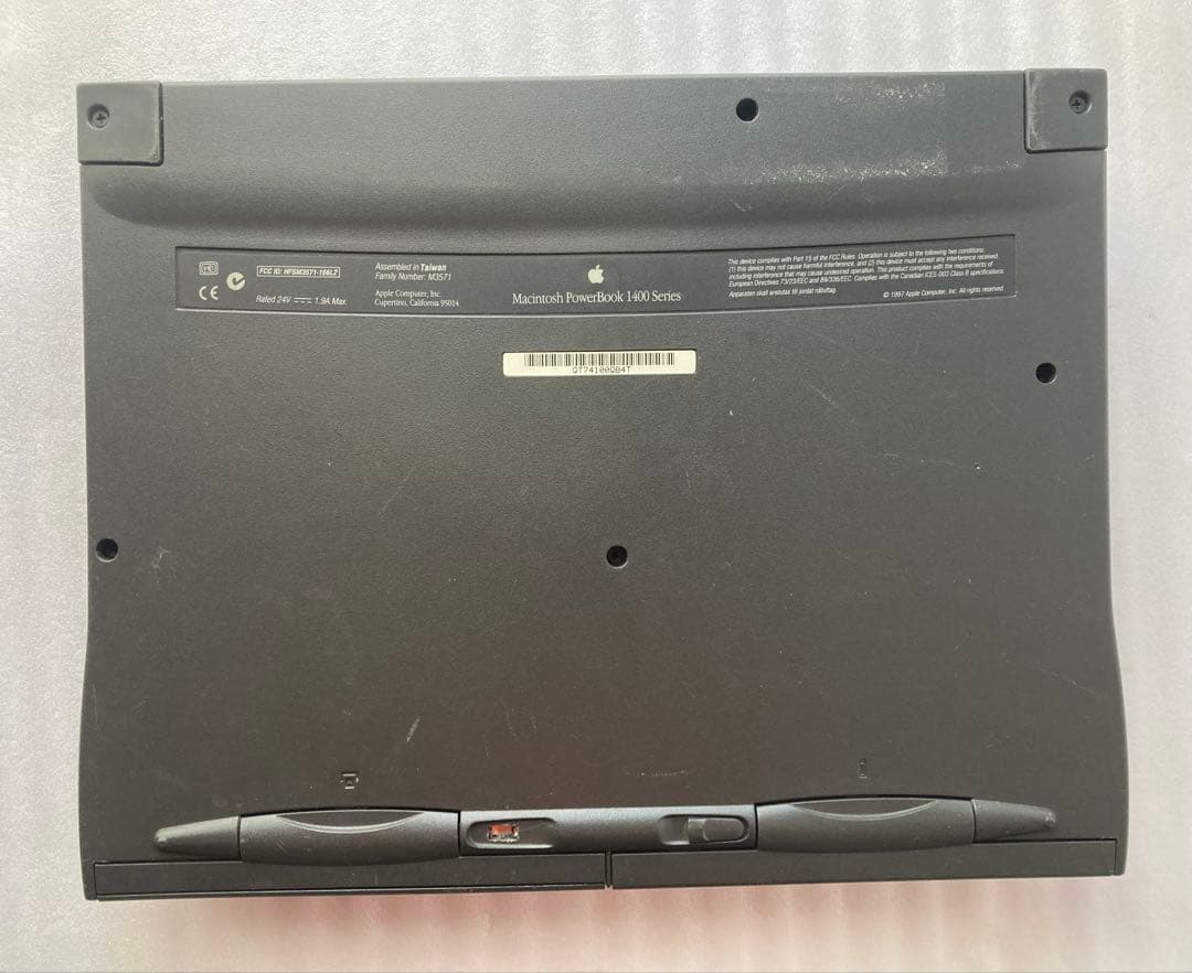 Apple PowerBook 1400 本体