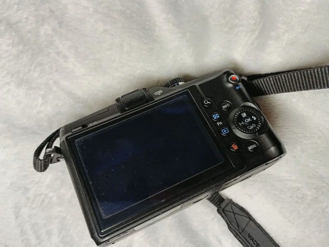 OLYMPUS E−PL2 ミラーレス一眼　レンズ2本セット　カバー付き