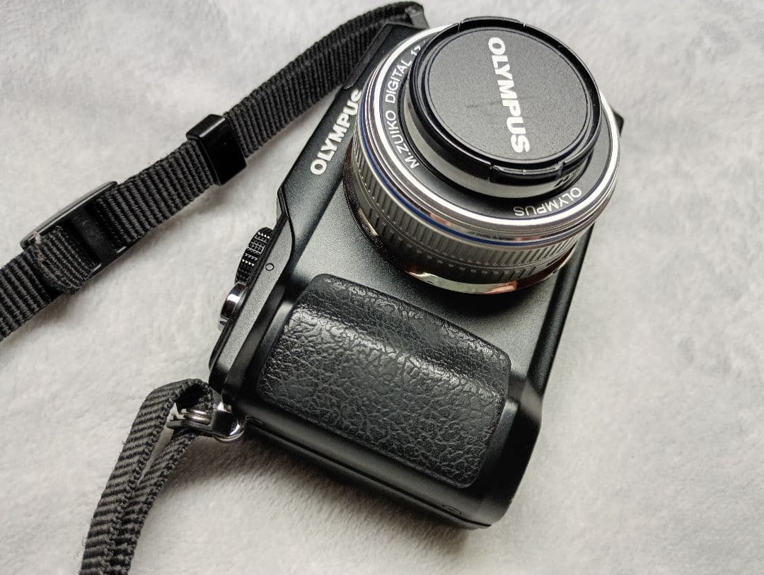OLYMPUS E−PL2 ミラーレス一眼　レンズ2本セット　カバー付き