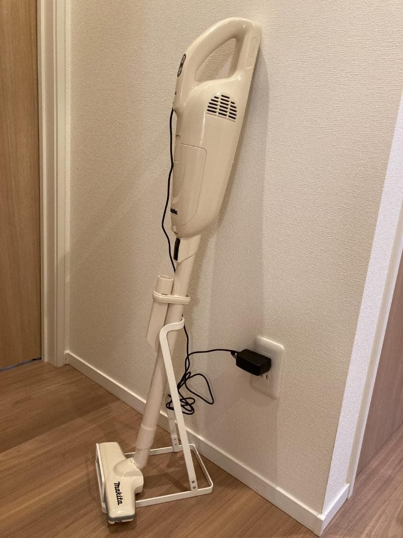 マキタ(Makita) 充電式クリーナ（アイボリー）バッテリ内蔵式 10.8V.