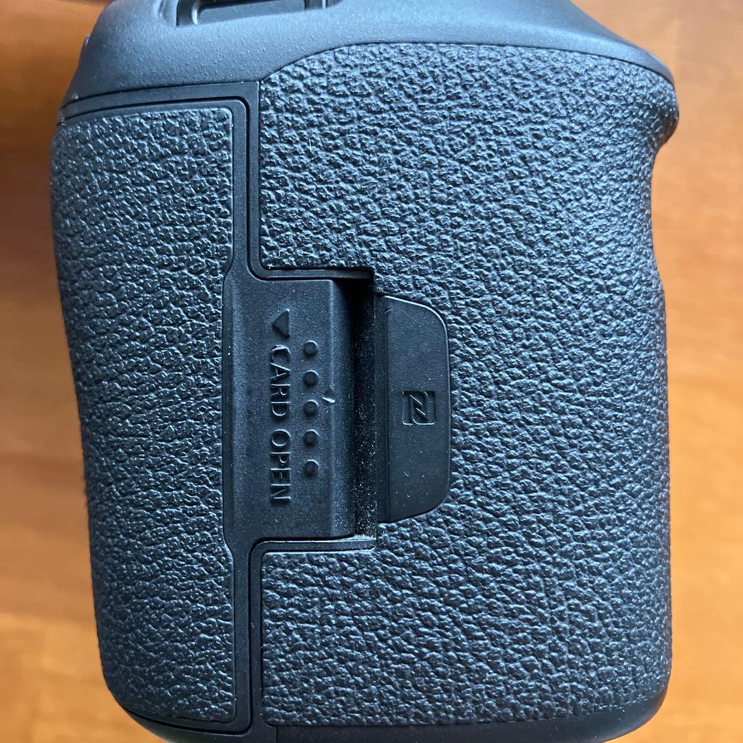 Canon EOS 5D Mark IV 本体　+ バッテリーグリップセット