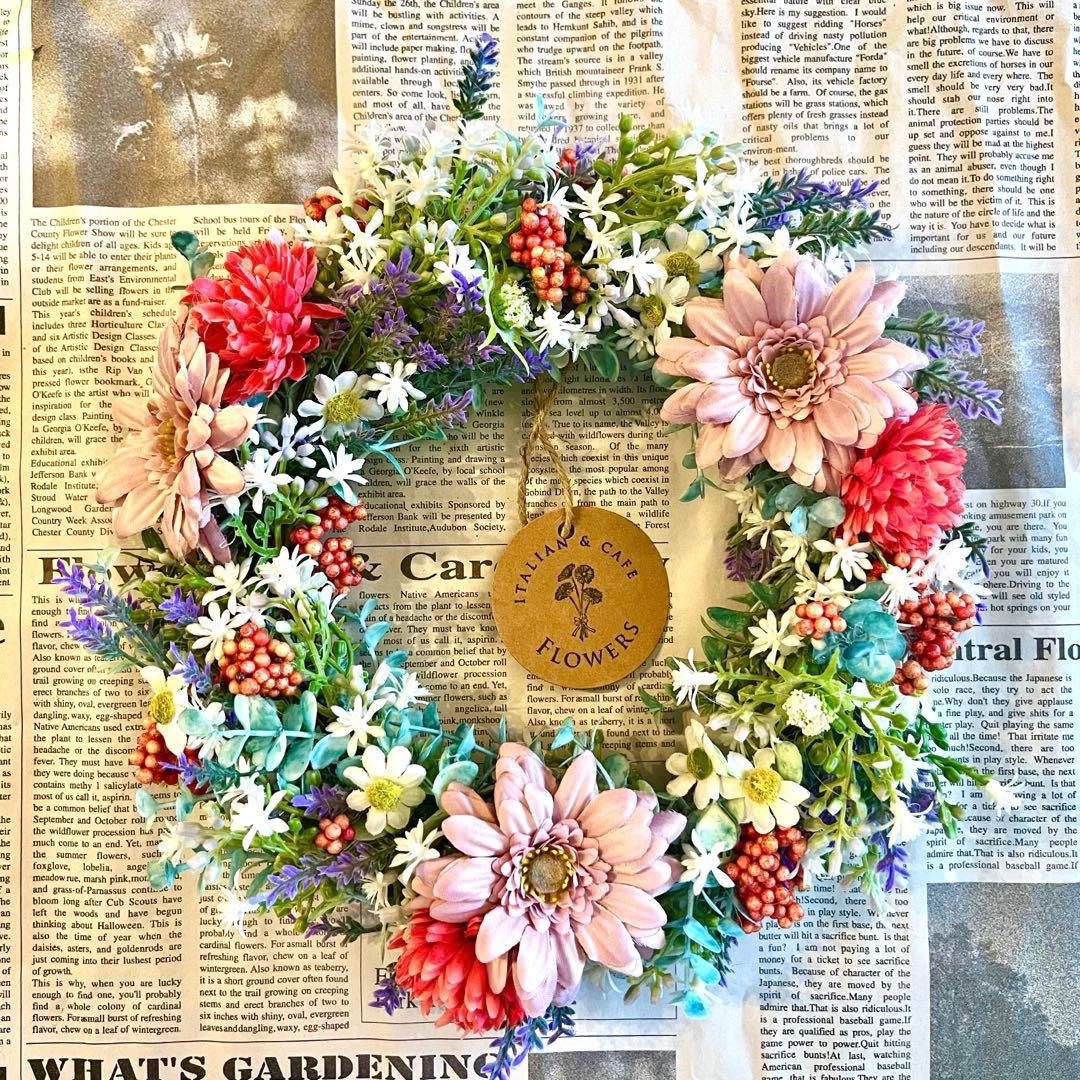 赤がポイントの華やかな❤︎アーティフィシャルフラワーリース　25cm