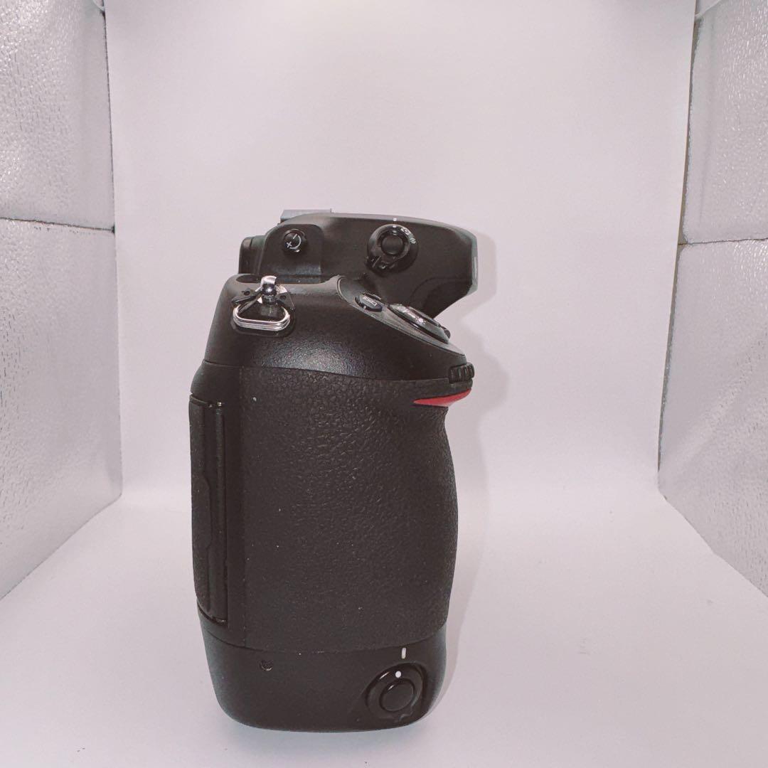 Nikon ニコン Ｄ2X ボディ　バッテリー