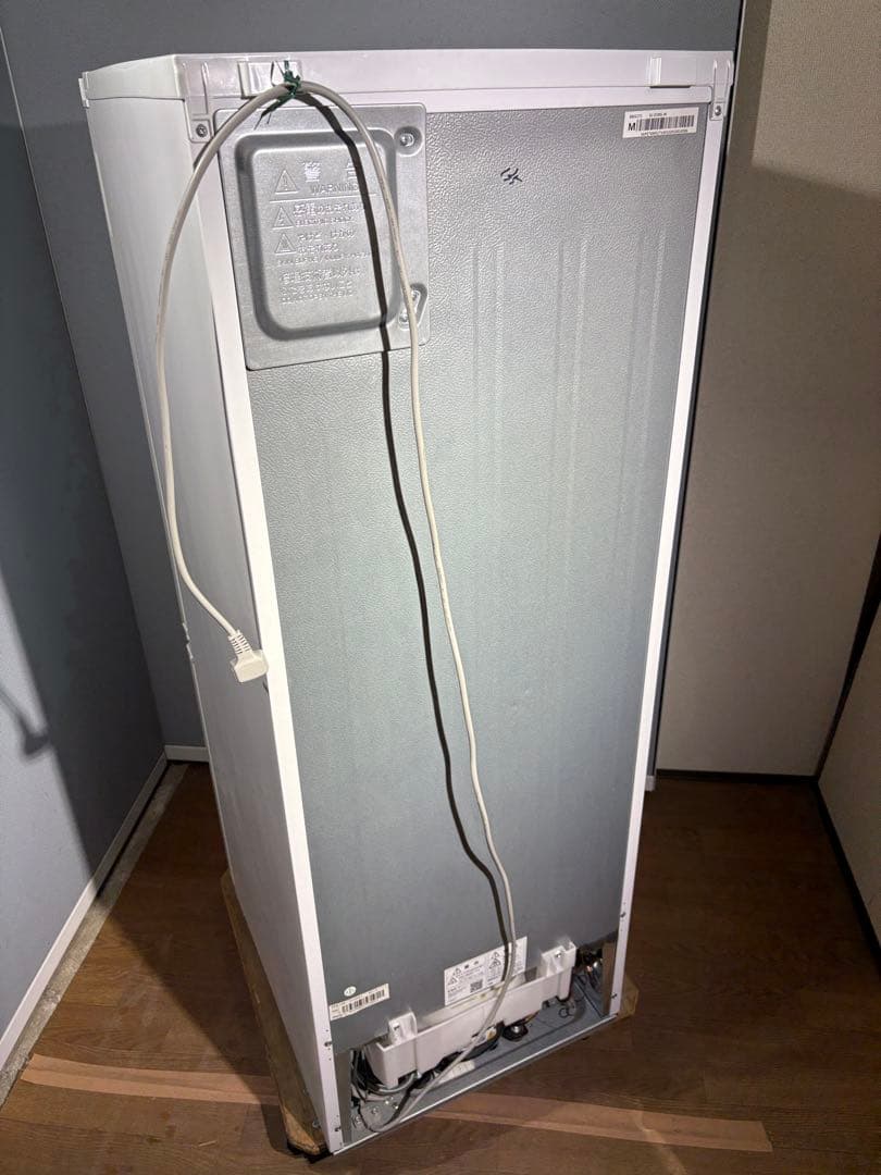 送料込み！　SHARP　冷蔵庫　179ℓ　扉付け替え可能　SJ-D18G-W
