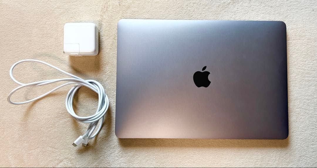 M1 MacBook Air バッテリー96% メモリ8GB/SSD256GB
