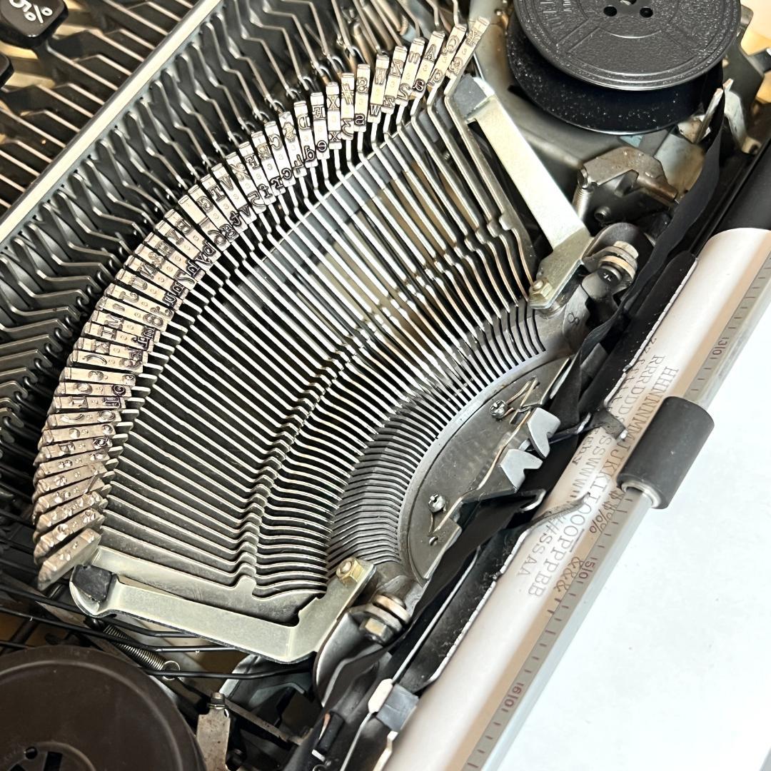 タイプライター ブラザー　WIDE-7、423　動作良好、日本製　1980年代