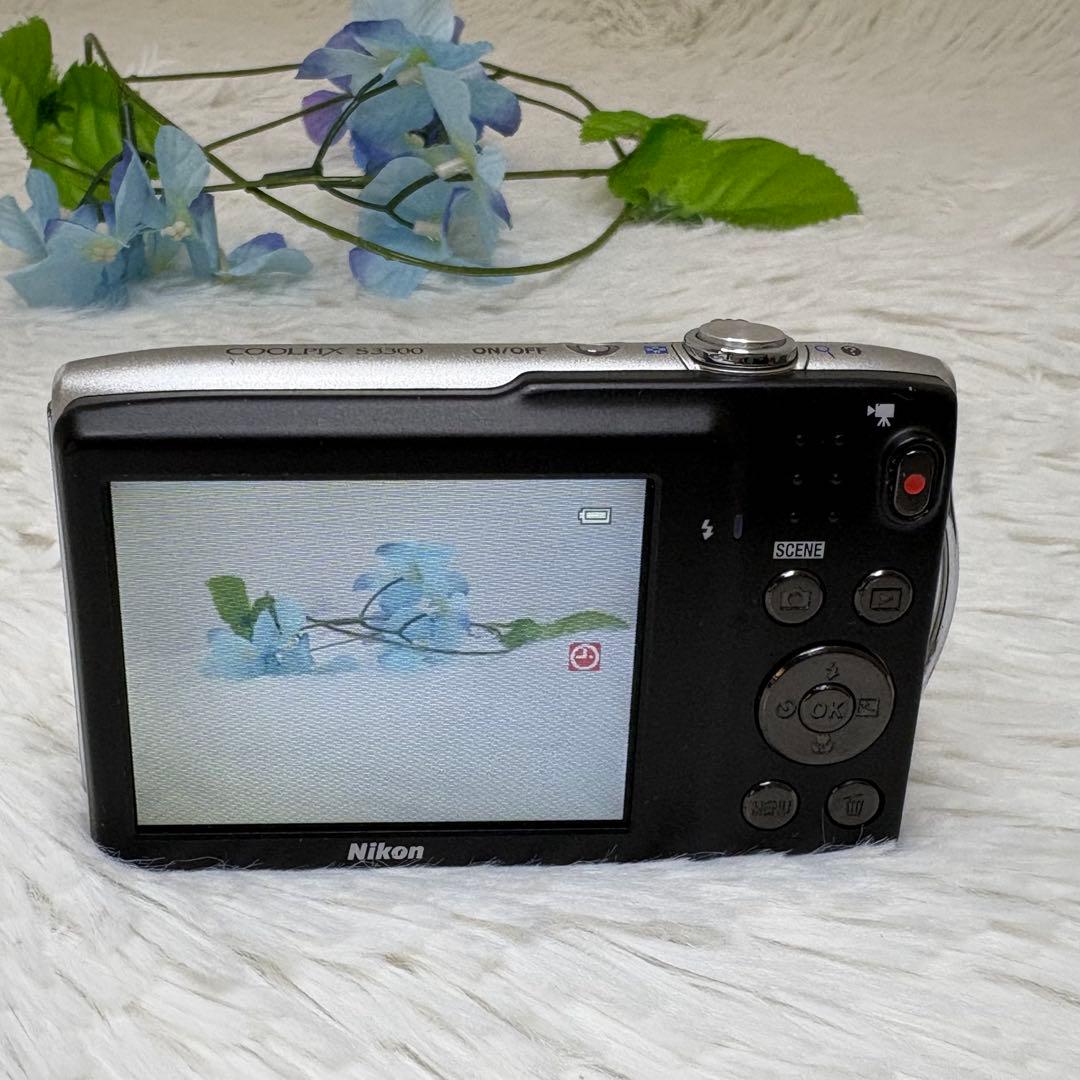 Nikon COOLPIX S3300 シルバー　コンデジ　動作品