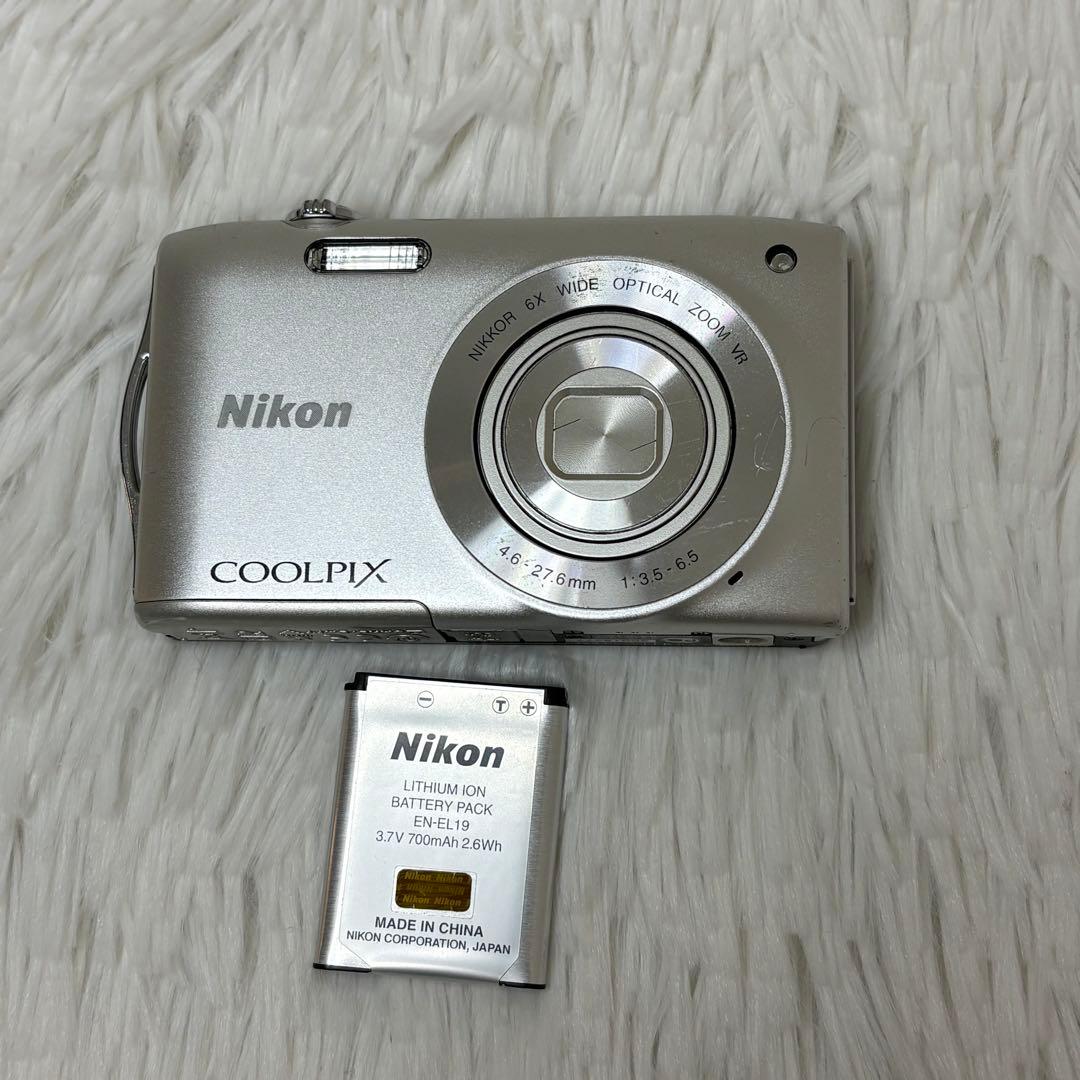 Nikon COOLPIX S3300 シルバー　コンデジ　動作品