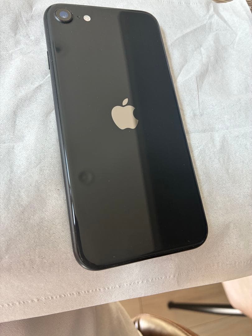 Apple iPhone SE2 (128GB, ブラック)