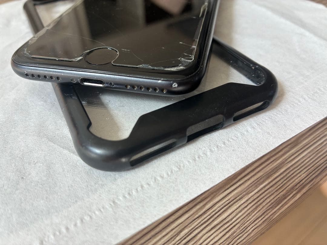 Apple iPhone SE2 (128GB, ブラック)