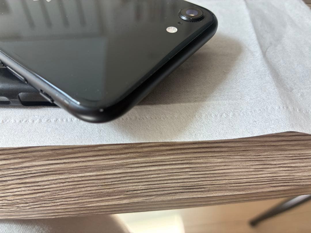 Apple iPhone SE2 (128GB, ブラック)