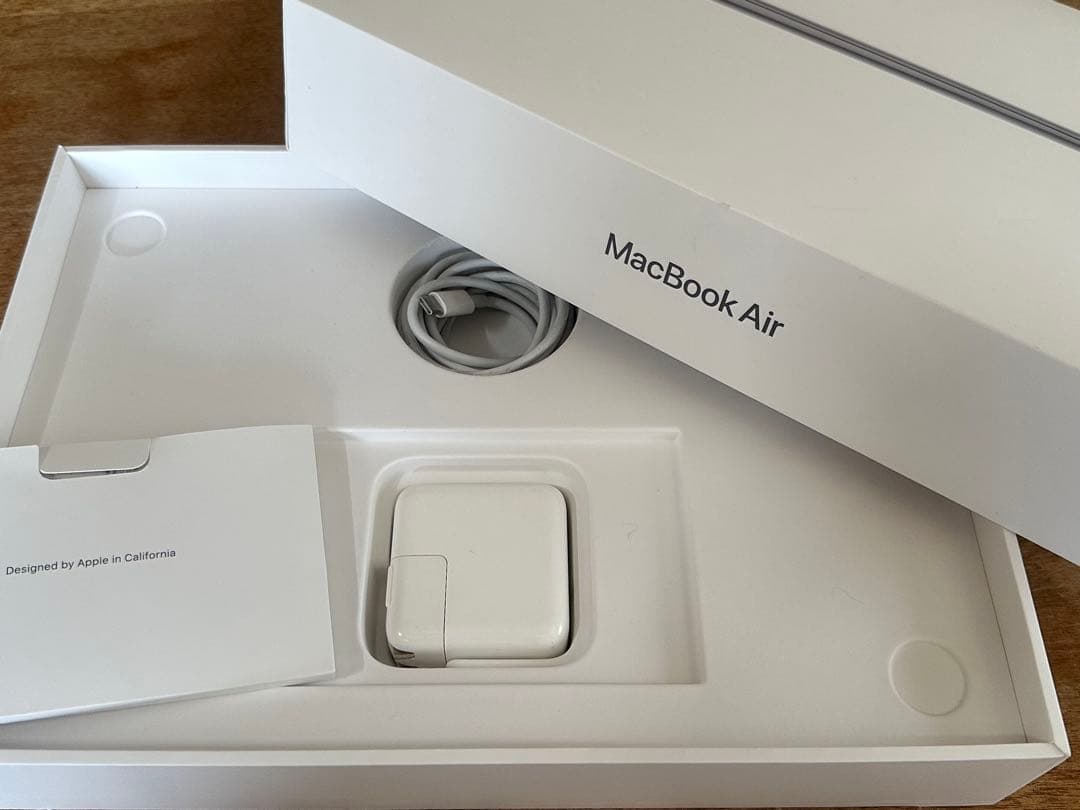 MacBook本体 MacBook Air (M1, 2020) 16GB / 512GB