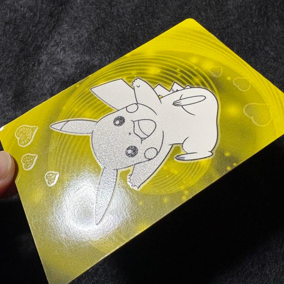 トップ 製菓 ポケモン ルミナス カード No.011 ピカチュウ おすわり蓄光