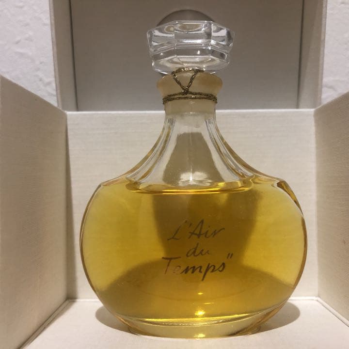 【新品未使用】ニナリッチ　香水　レールデュタン　ラリックボトル30ml