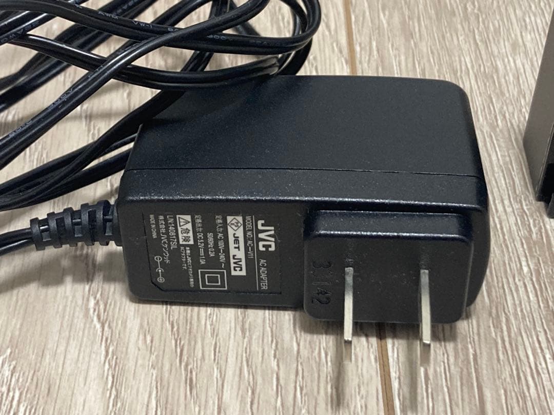 JVC GZ-E700 バッテリー2個付属 フルHD ビデオカメラ 本体 レッド