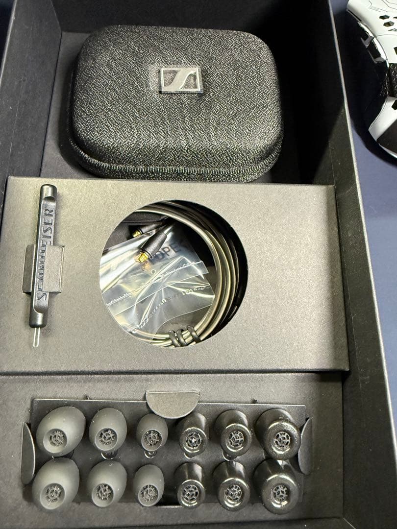 ネコ　美品　Sennheiser IE 900 有線イヤホン