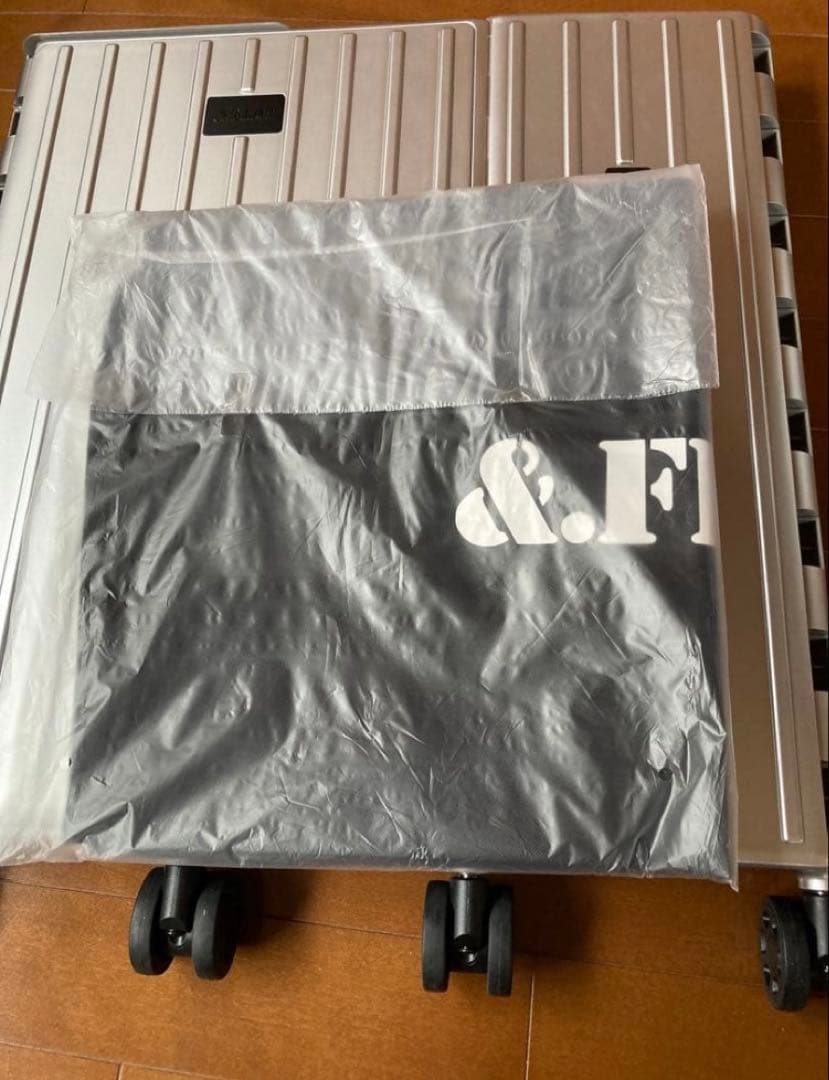 【機内持ち込み】 &FLAT 世界最薄 折りたたみキャリーケース 35Lシルバー