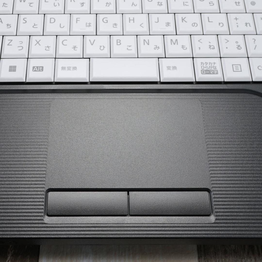 美品の２０２３年製✨１０コアの１２世代コアｉ５に超高速ＳＳＤ＆大容量メモリ搭載✨