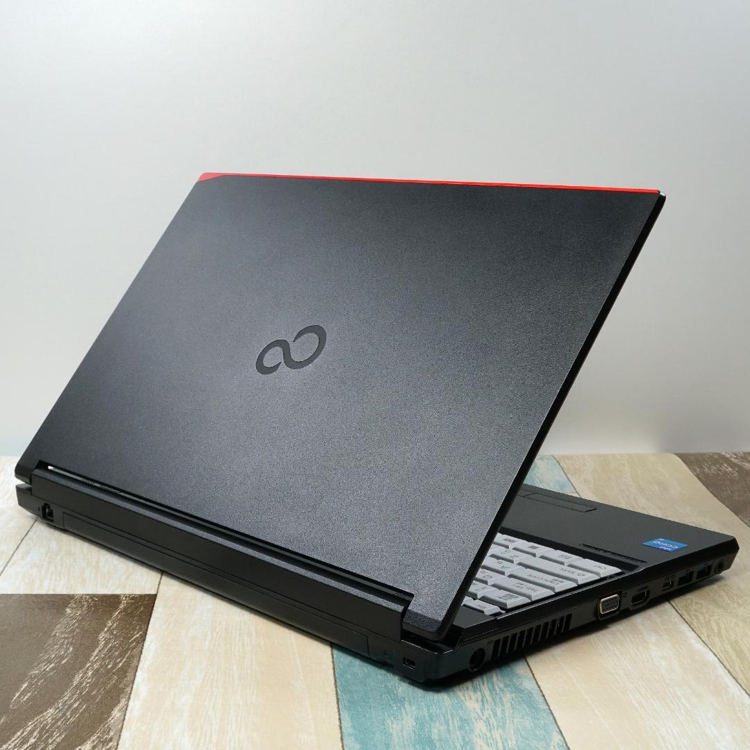 美品の２０２３年製✨１０コアの１２世代コアｉ５に超高速ＳＳＤ＆大容量メモリ搭載✨