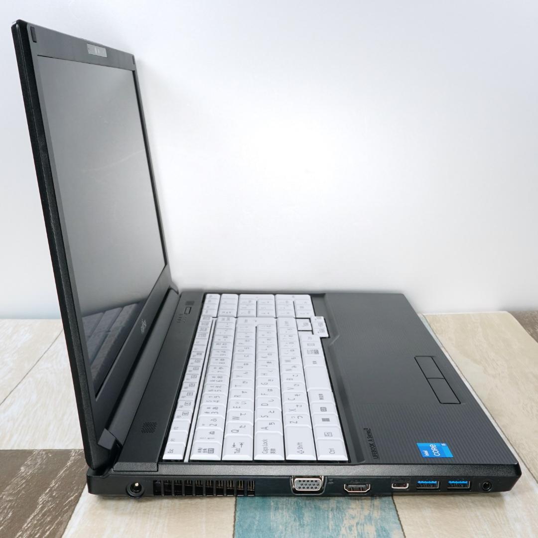 美品の２０２３年製✨１０コアの１２世代コアｉ５に超高速ＳＳＤ＆大容量メモリ搭載✨