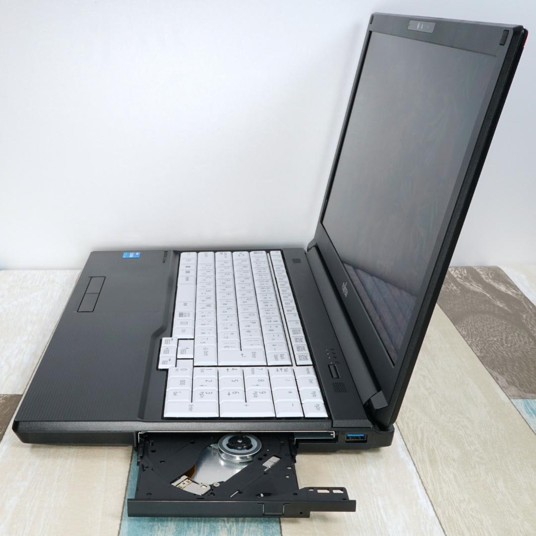 美品の２０２３年製✨１０コアの１２世代コアｉ５に超高速ＳＳＤ＆大容量メモリ搭載✨