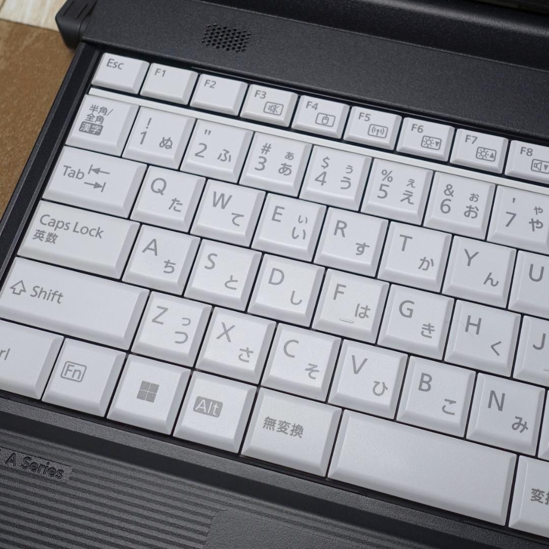 美品の２０２３年製✨１０コアの１２世代コアｉ５に超高速ＳＳＤ＆大容量メモリ搭載✨