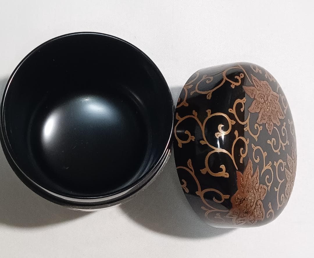 茶道具　伝統工芸高岡漆器　蒔絵師耕歩作　黒漆塗牡丹唐草金蒔絵中棗　骨董　美品！！