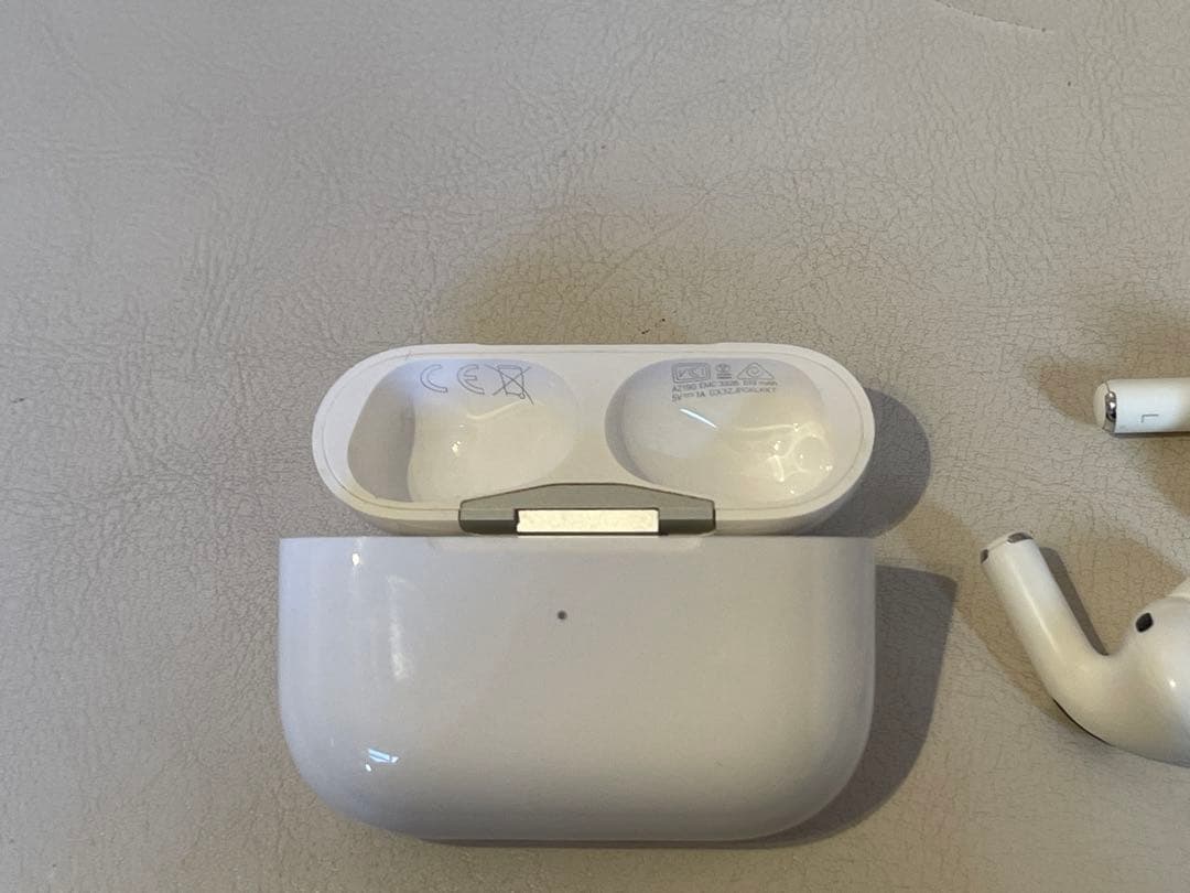 AirPods Pro 第1世代 両耳 充電ケース付 ワイヤレ　ノイキャン
