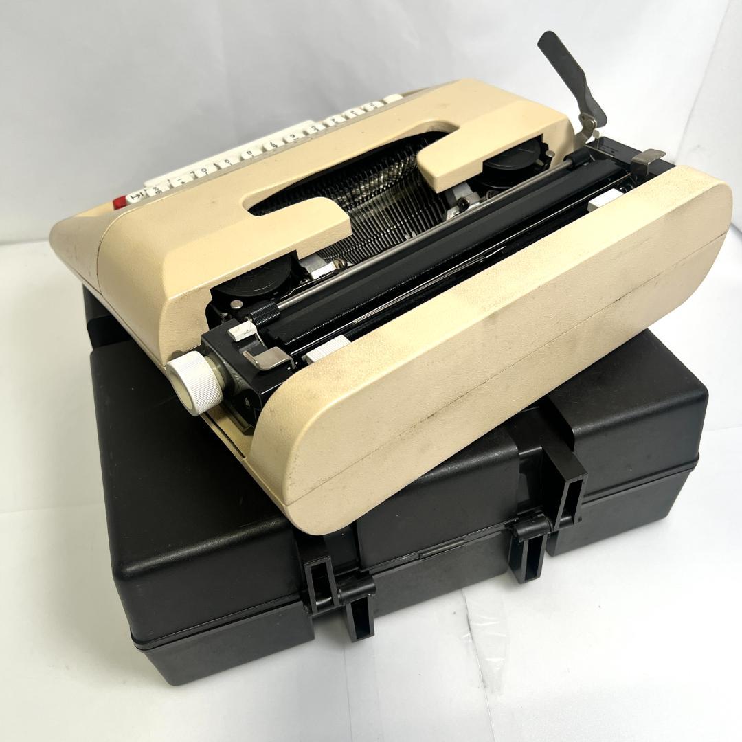 タイプライター オリベッティLETTERA 35、動作良好、スペイン製1970s