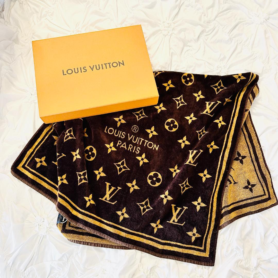 LOUIS VUITTON(ルイ・ヴィトン)モノグラム・クラシック ビーチタオル
