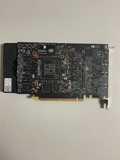 NVIDIA Quadro P2200 5GB 4画面対応 グラフィックボード②