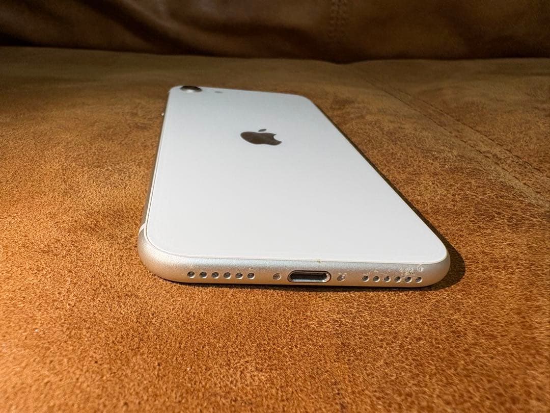 Apple iPhoneSE 第3世代　White