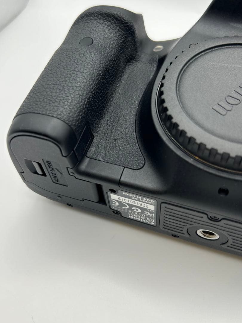 Canon キヤノン EOS 7D デジタル一眼レフカメラ　チャージャー付き