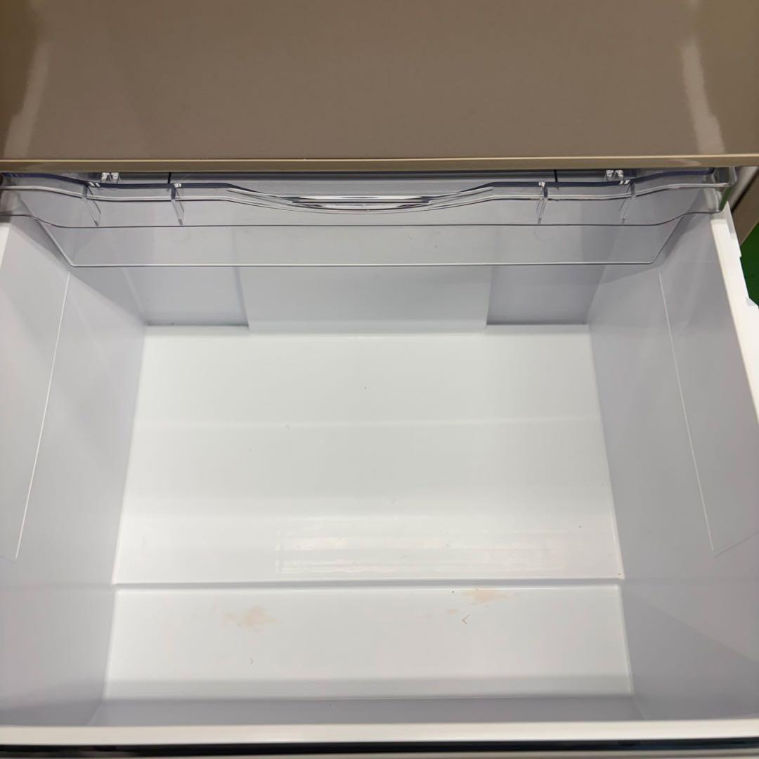 877 日立　中型冷蔵庫　265L 小型　一人暮らし　3ドア　右開き　ゴールド