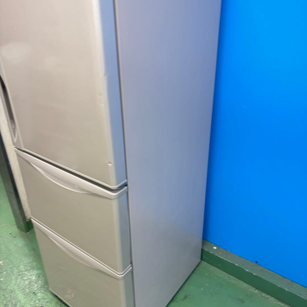 877 日立　中型冷蔵庫　265L 小型　一人暮らし　3ドア　右開き　ゴールド