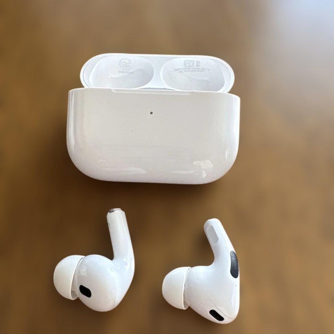 【美品】AirPods Pro 本体 充電ケース付き（第2世代）