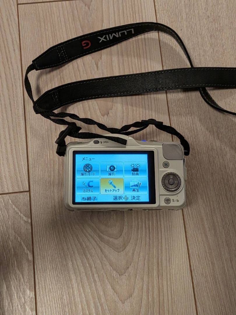 LUMIX DMC-GF3ミラーレス一眼カメラ 本体と付属品