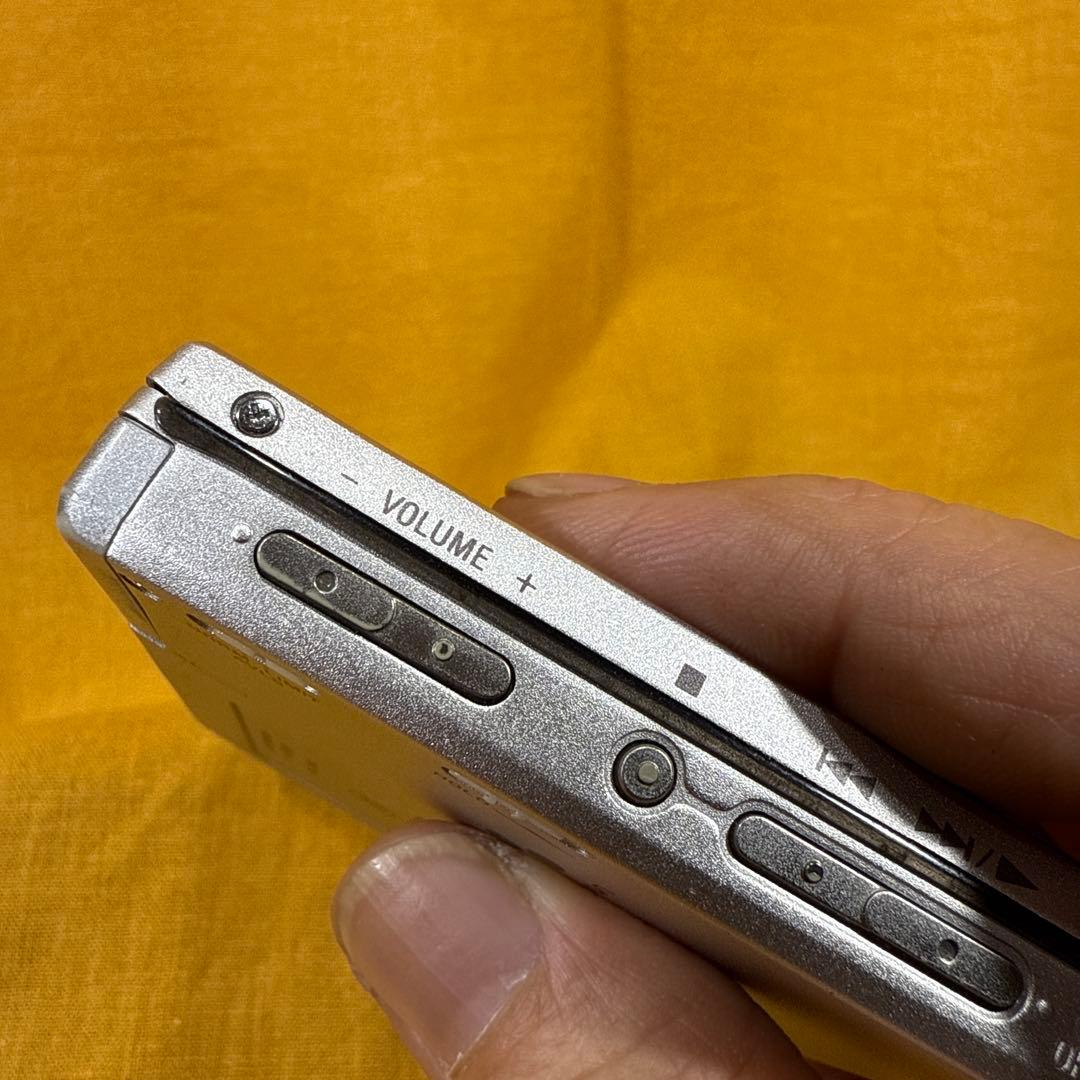 【完動品 】SONY MDウォークマン MZ-E700 シルバー 動作良好