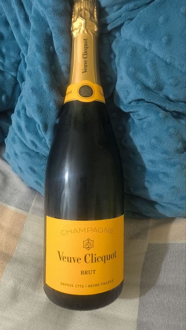 ヴーヴ・クリコ　イエローラベル　750ml