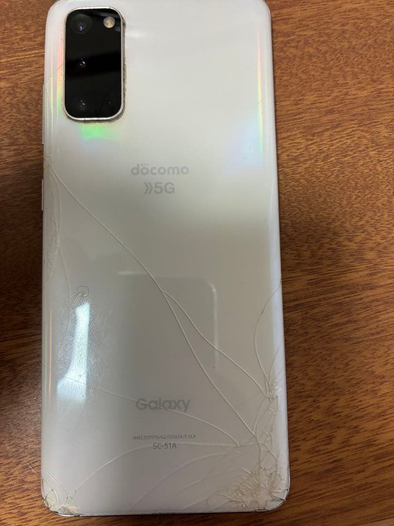 Galaxy S20 docomo 5G対応 本体 画面にひびあり