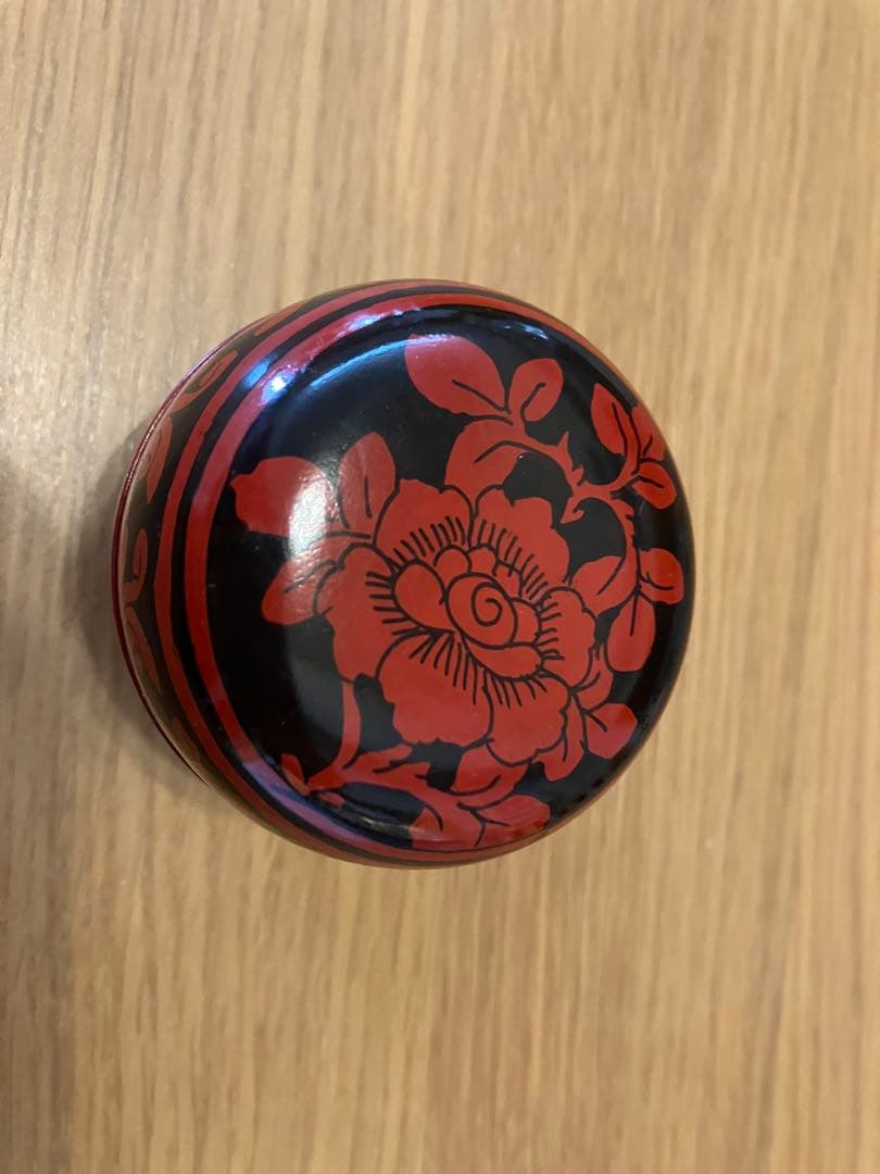 茶道具　なつめ　黒赤花模様