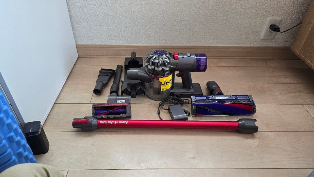 ジャンク Dyson V8 slim fluffy 布団アタッチメント付き