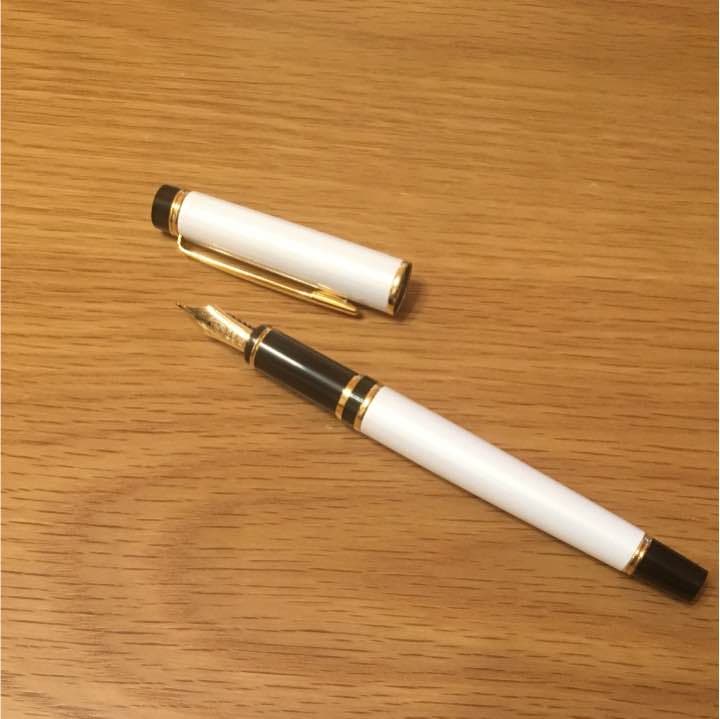 万年筆  中細 ホワイト