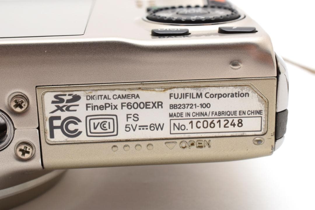 【極美品】FUJIFILM FINEPIX F600EXR シャンパンゴールド